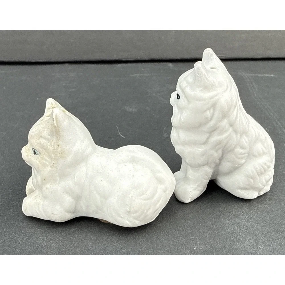 Vtg 2 Mini White Persian Cat Salt & Pepper Shakers Ceramic Kitty Figurines